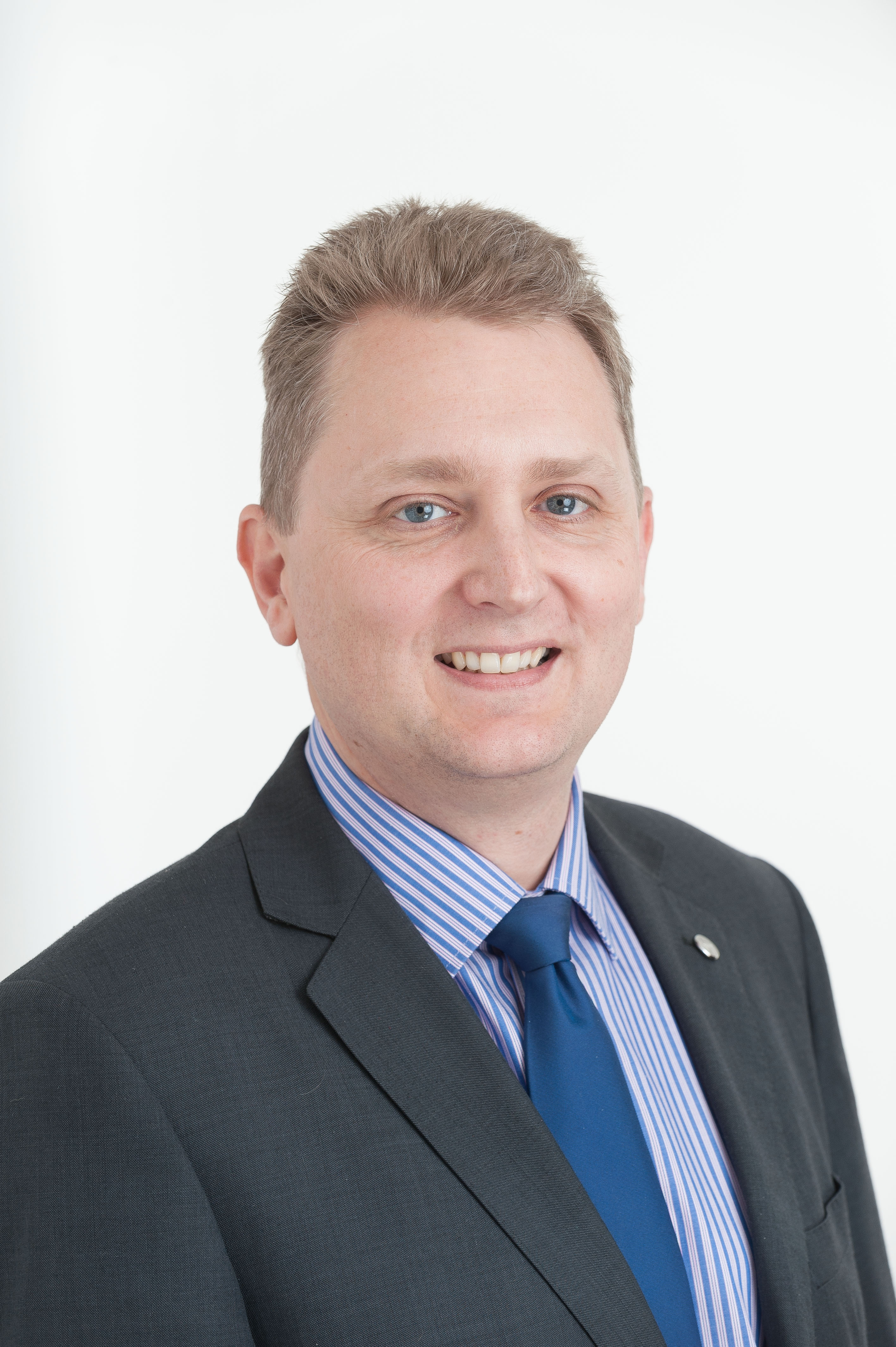Giles Searby partner, litigation and dispute resolution team at hlw Keeble Hawson